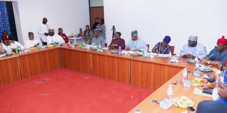 FINANCE MINISTERS, CENTRAL BANK GOVERNORS CHART COURSE FOR ECO INTRODUCTION