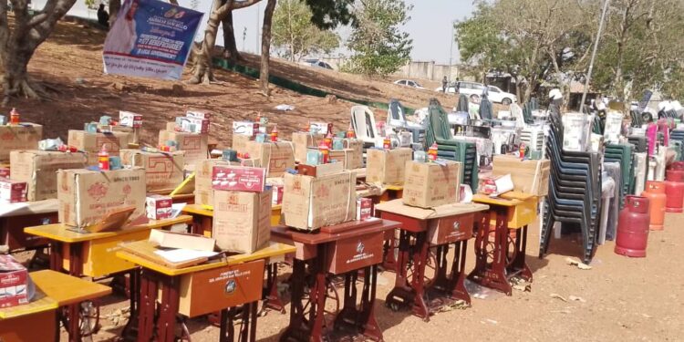 Empowerment: Sen. Bello distributes starter packs to 177 youths, women in Niger